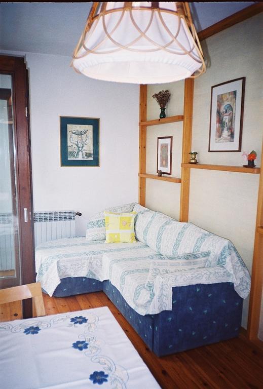 Apartments Ljuba I Mare Malinska Habitación foto